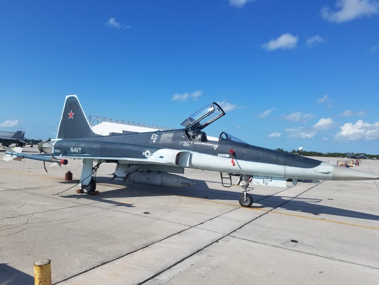 Phased-Array-Prüfung von Nietlöchern bei Flugzeugen