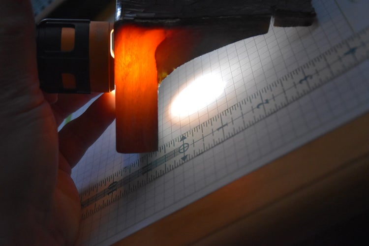 Risse im GFK-Flansch eines Ammoniakwäschers in einer chemischen Prozessanlage