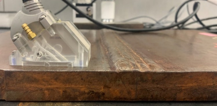 Unsere erste Testkonfiguration ist eine einzelne V-Naht mit einer Dicke von 25,4 mm. Die Tests wurden mit einem 5L64 A32 Prüfkopf und einem N55S Keil durchgeführt.