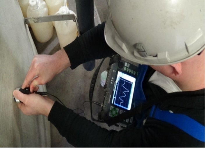 Obtaining material condition data from an FRP storage tank using an ultrasonic flaw detector