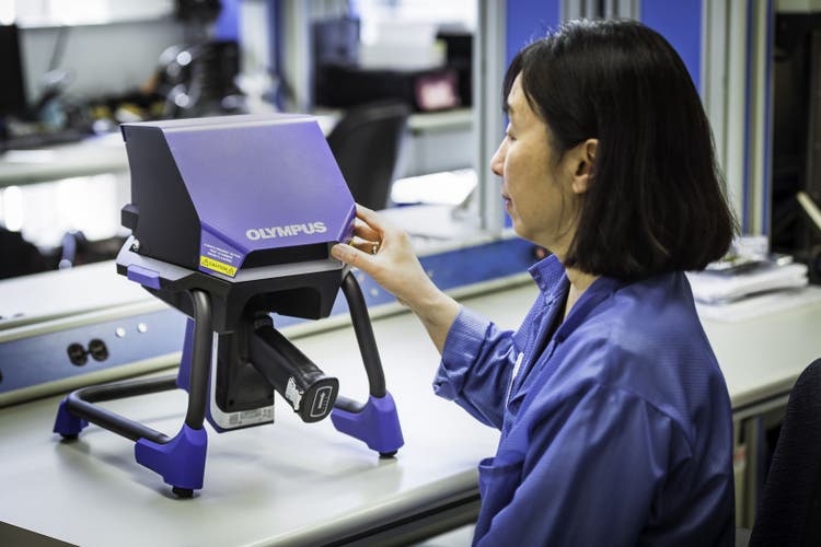 woman using Olympus Vanta Workstation