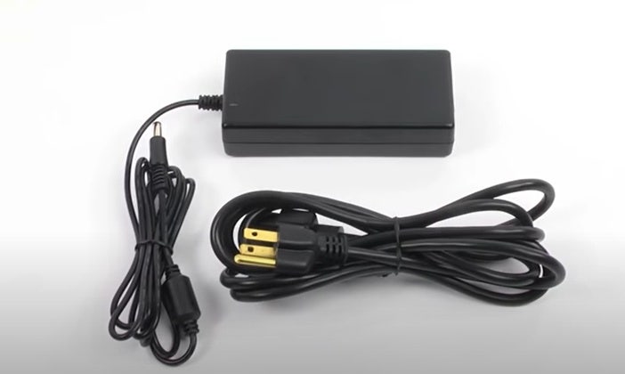 AC power adaptor and cord for the Vanta handheld XRF analyzer