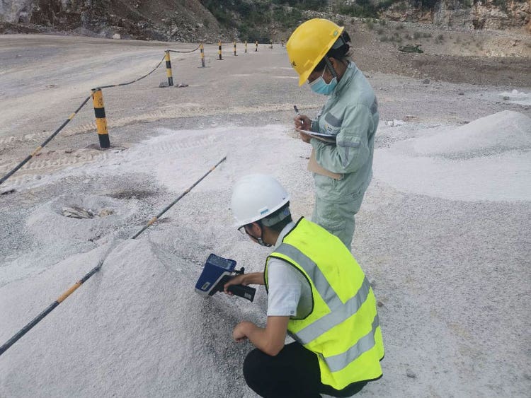 Limestone analysis using an XRF gun