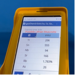 Vanta analyzer screen showing the identification of muscovite.