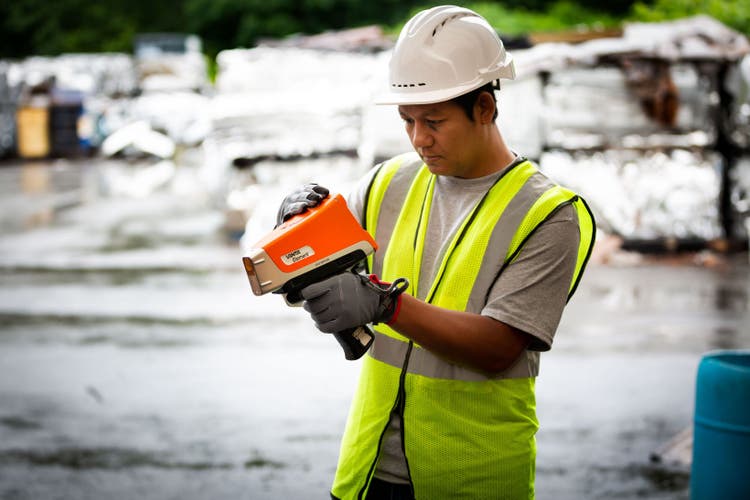 Xrf analyser in the scrapyard