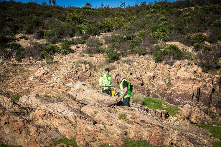 Analizador XRF portátil para el control y reparación ambiental