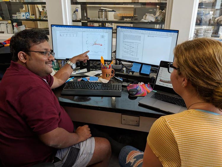 Análisis de los datos estadísticos reunidos mediante el escaneo de muestras de carbón por la espectrometría de la fluorescencia de rayos X (XRF), el sensor óptico y la técnica del infrarrojo cercano visible (VisNIR).