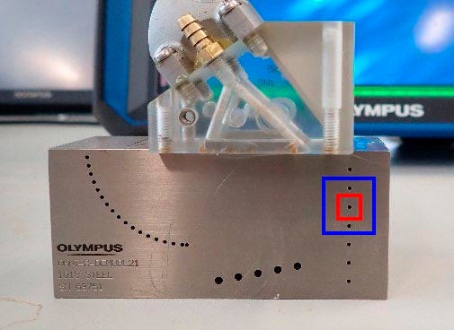 Figura 7: Foto de la configuración empleada para adquirir las representaciones TFM de la Tabla 1