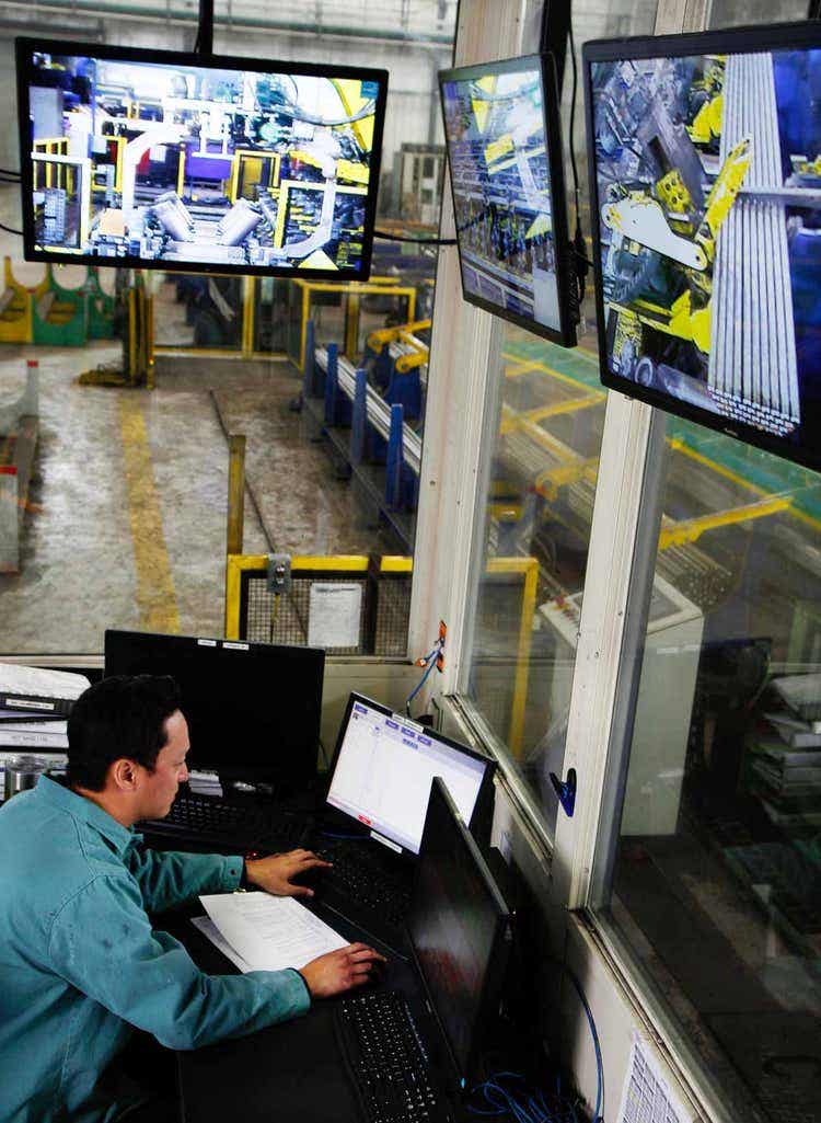 Espectroscopía de fluorescencia de rayos X para la fabricación de metales