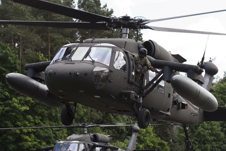 Atterrissage d’un hélicoptère militaire