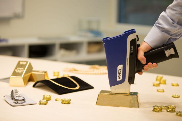 Precious metals testing using an XRF gun