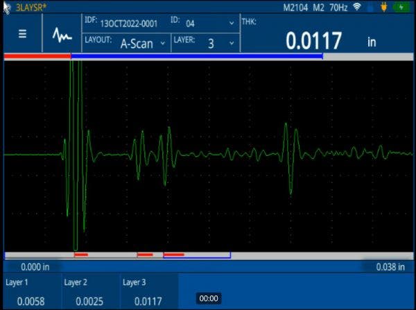 Misura da 50 MHz di un contenitore in plastica di tre strati eseguito con il misuratore di spessori a ultrasuoni 72DL PLUS