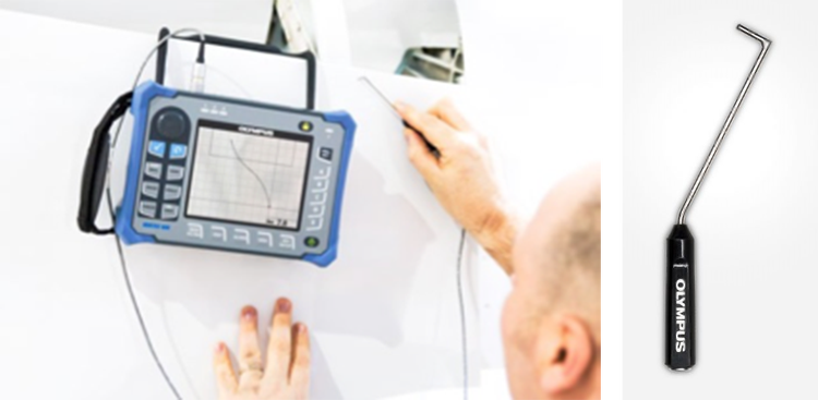 A sinistra: Operatore aerospaziale mentre utilizza il rilevatore di difetti eddy current NORTEC 600 su una componente di aereo. A destra: Sonda eddy current a canna curva per il rilevamento di cricche superficiali