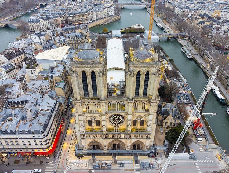 Vista dal drone della cattedrale Notre-Dame durante i lavori di restauro a Parigi (Francia).