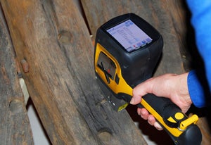 Delta Handheld XRF testing shipwreck wood