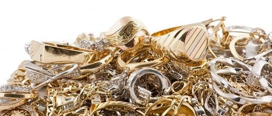 蛍光X線分析計による模造宝飾品の検出