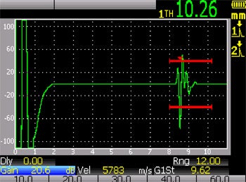 10メートル（30フィート）のケーブル。励起パルス：かなり大きく表示、底面エコー：追加サイクルが発生、厚さ読み取り値のオフセット：0.26 mm。