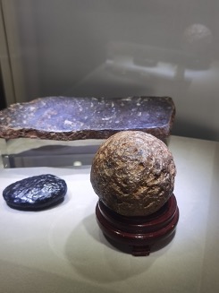 この世のものではありません：博物館によるXRFを使った隕石