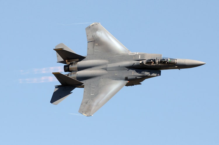 高速での空軍ジェット機