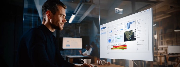 A person looking at a computer screen Description automatically generated