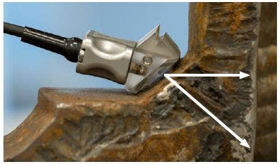 相控阵探头被放置在法兰的斜面区域。