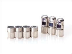 (2) 卓越的光学性能，可清晰地观察轴承的表面