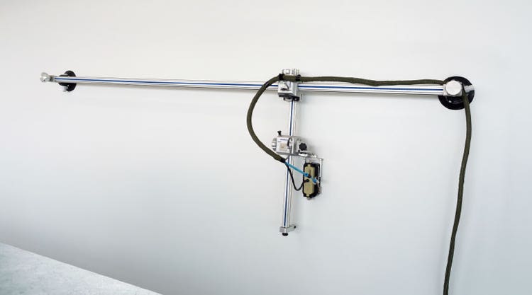 安装在风力涡轮机叶片长度方向上的1.8米长GLIDER扫查器