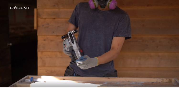 均质化的钻探岩芯样品会被转移到试管中