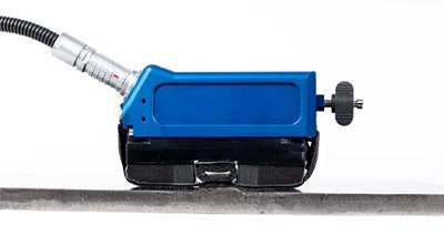 焊缝上的MagnaFORM探头